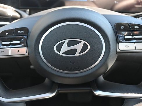 Used 2025 Hyundai Elantra SEL w/ Cargo Package image 15