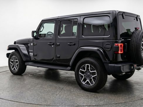 Used 2025 Jeep Wrangler Sahara image 6