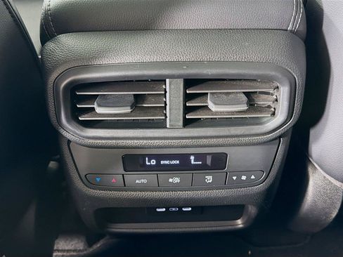 Used 2024 Honda Pilot Touring image 29
