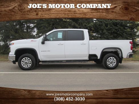 Used 2024 Chevrolet Silverado 2500 LT w/ Convenience Package AWD/4WD image 1