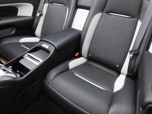 Used 2019 Rolls-Royce Dawn RWD image 40