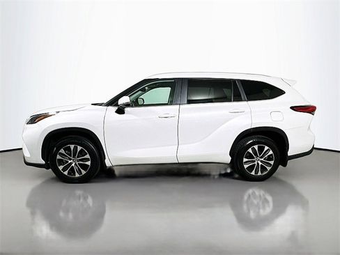 Used 2023 Toyota Highlander XLE image 4