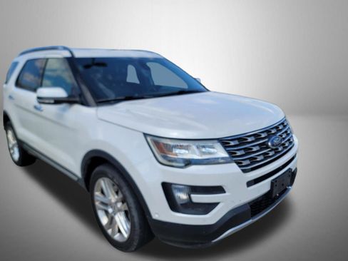 Used 2016 Ford Explorer Limited w/ Equipment Group 301A AWD/4WD image 2