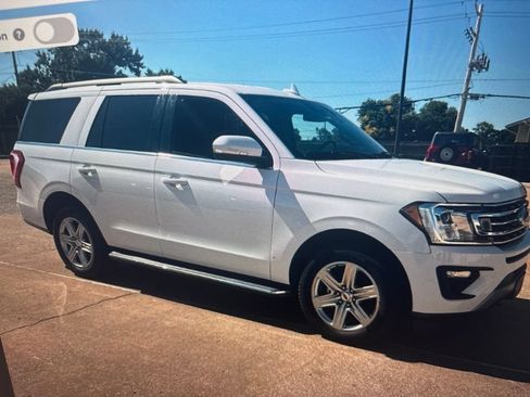 Used 2019 Ford Expedition XLT w/ Equipment Group 202A AWD/4WD image 2