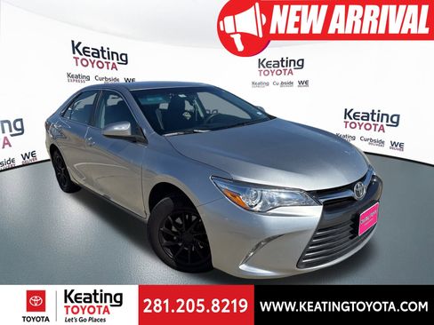 Used 2016 Toyota Camry LE image 1