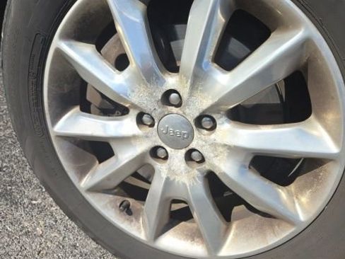 Used 2016 Jeep Cherokee Limited image 18