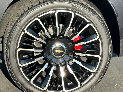 Certified 2025 Chevrolet Suburban High Country image 45