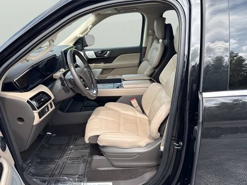 Used 2024 Lincoln Navigator Reserve AWD/4WD image 9