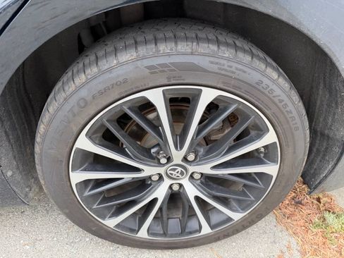 Used 2018 Toyota Camry SE w/ Accessory Appearance Package FWD image 5
