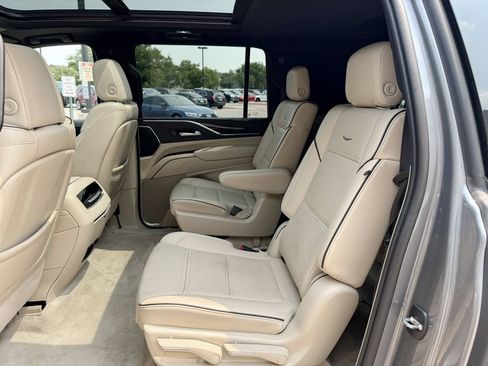Used 2022 Cadillac Escalade ESV Premium Luxury AWD/4WD image 31