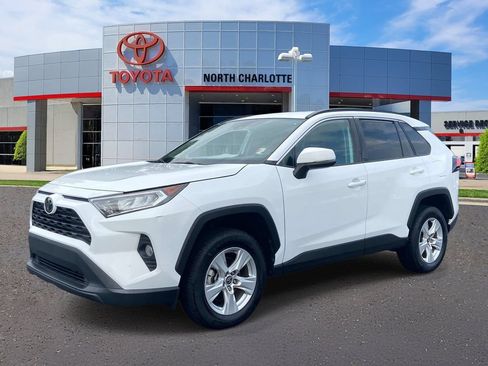 Used 2021 Toyota RAV4 XLE FWD image 3