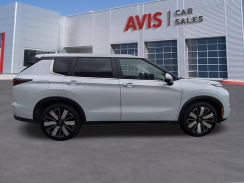 Used 2025 Mitsubishi Outlander SE AWD/4WD image 5