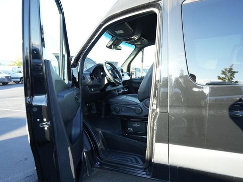 Used 2023 Mercedes-Benz Sprinter 2500 image 8