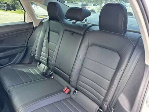 Used 2024 Volkswagen Jetta SE FWD image 11