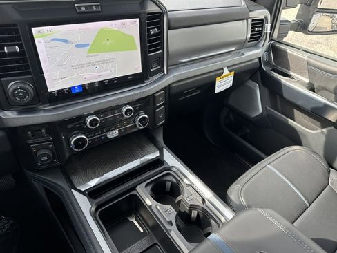 New 2025 Ford F250 Platinum image 30