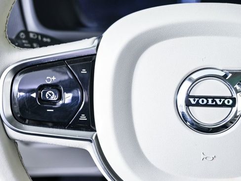 Certified 2024 Volvo XC90 B5 Plus w/ Protection Package Premier image 12