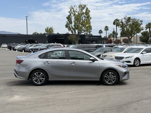 Used 2023 Kia Forte LXS FWD image 4
