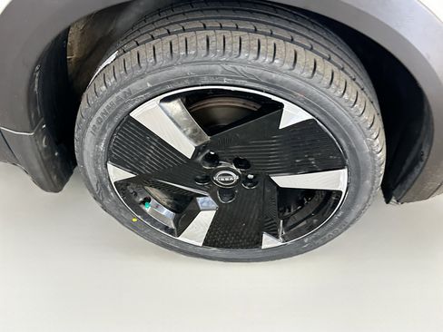 Used 2025 Nissan Kicks SR AWD/4WD image 11