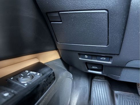 Certified 2024 Lexus ES 350 w/ Premium Package image 18