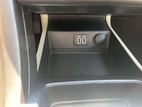 Used 2019 Ford Fusion SE FWD image 30