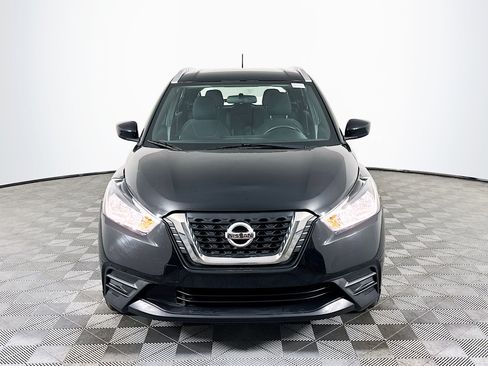 Used 2019 Nissan Kicks SV image 2