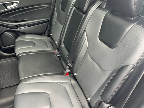 Used 2018 Ford Edge Titanium w/ Equipment Group 302A AWD/4WD image 23