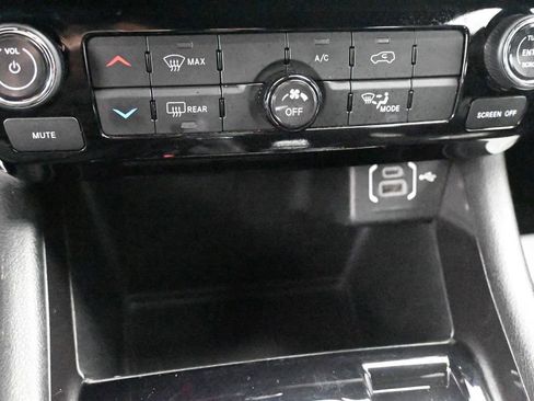 Used 2024 Jeep Compass Latitude w/ Altitude Special Edition image 32