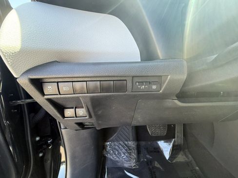 Used 2025 Toyota Sienna LE FWD image 22