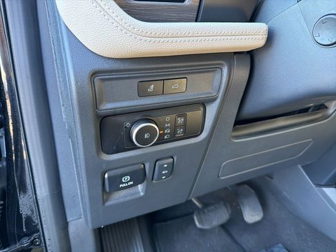 Used 2024 Ford Expedition Limited image 15