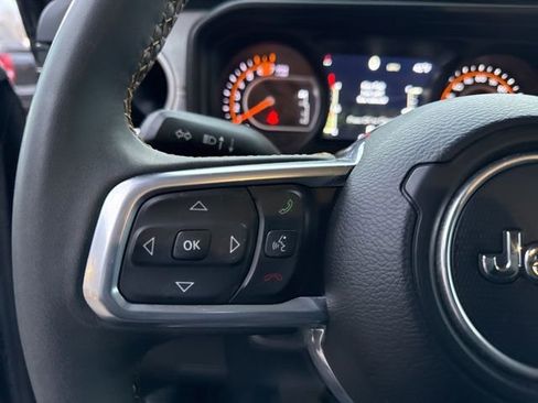 Used 2024 Jeep Wrangler Sahara image 25