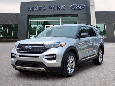 Used 2023 Ford Explorer XLT w/ Equipment Group 202A AWD/4WD image 3