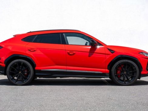 Used 2021 Lamborghini Urus AWD/4WD image 2