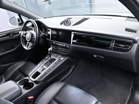 Certified 2020 Porsche Macan AWD/4WD image 30