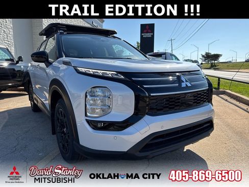 New 2026 Mitsubishi Outlander Trail Edition AWD/4WD image 1