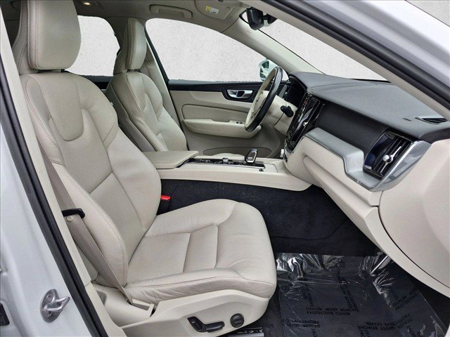 Used 2023 Volvo XC60 B5 Core w/ Climate Package FWD image 21