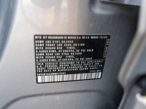 Used 2021 Volkswagen Tiguan SE R-Line FWD image 27