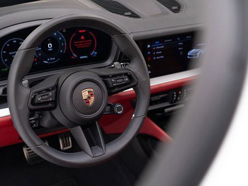 Used 2025 Porsche Cayenne S image 20