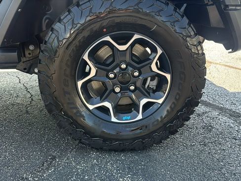 Used 2023 Jeep Wrangler Unlimited Rubicon 4xe w/ Cold Weather Group AWD/4WD image 10