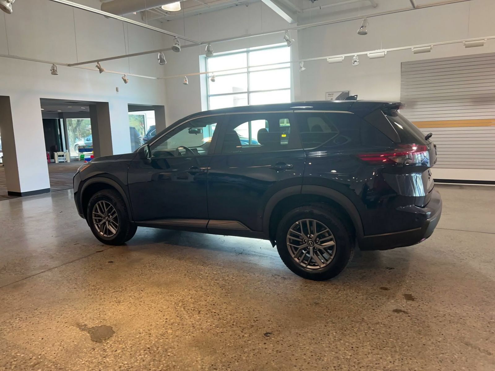 Used 2026 Nissan Rogue SV AWD/4WD image 9