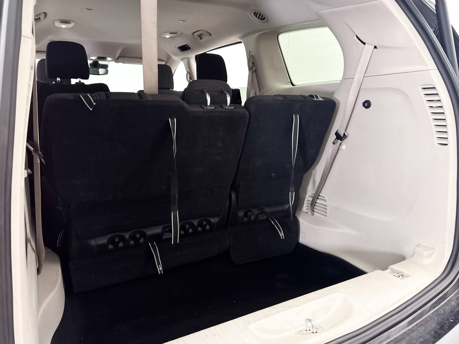 Used 2023 Chrysler Voyager LX FWD image 30