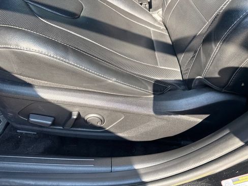Used 2022 Hyundai Elantra Limited w/ Cargo Package FWD image 13