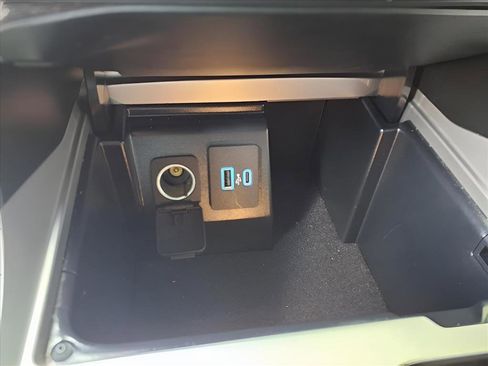 Used 2023 Ford Explorer XLT w/ Equipment Group 202A image 21