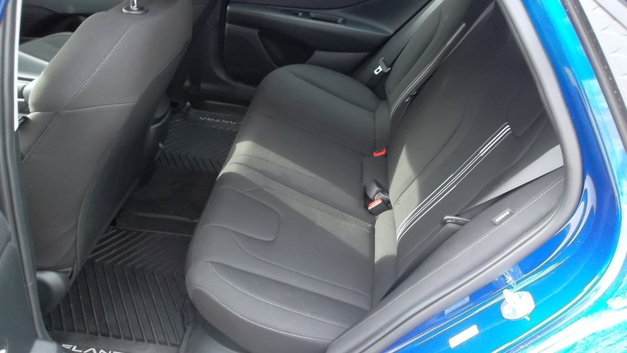 Used 2025 Hyundai Elantra Hybrid FWD image 14