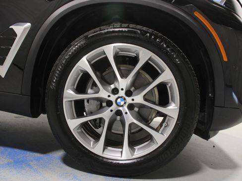 Used 2025 BMW X5 xDrive40i w/ Parking Assistance Package image 27