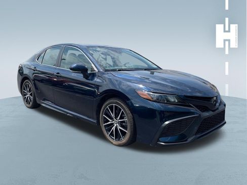 Used 2021 Toyota Camry SE w/ Convenience Package FWD image 1