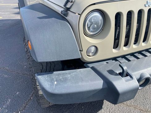 Used 2018 Jeep Wrangler Sport AWD/4WD image 3