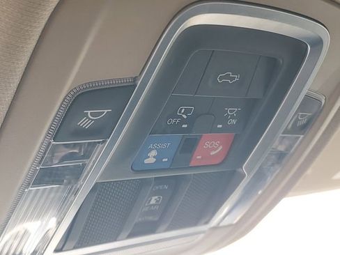 Used 2019 RAM 1500 Laramie AWD/4WD image 32