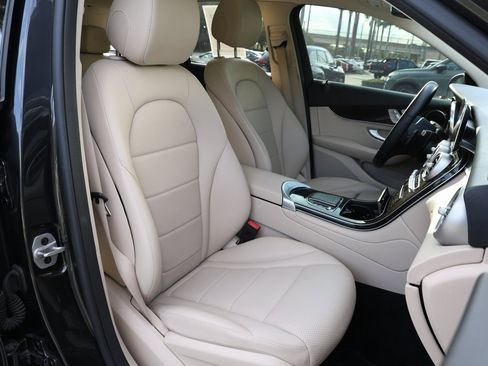Used 2022 Mercedes-Benz GLC 300 image 24