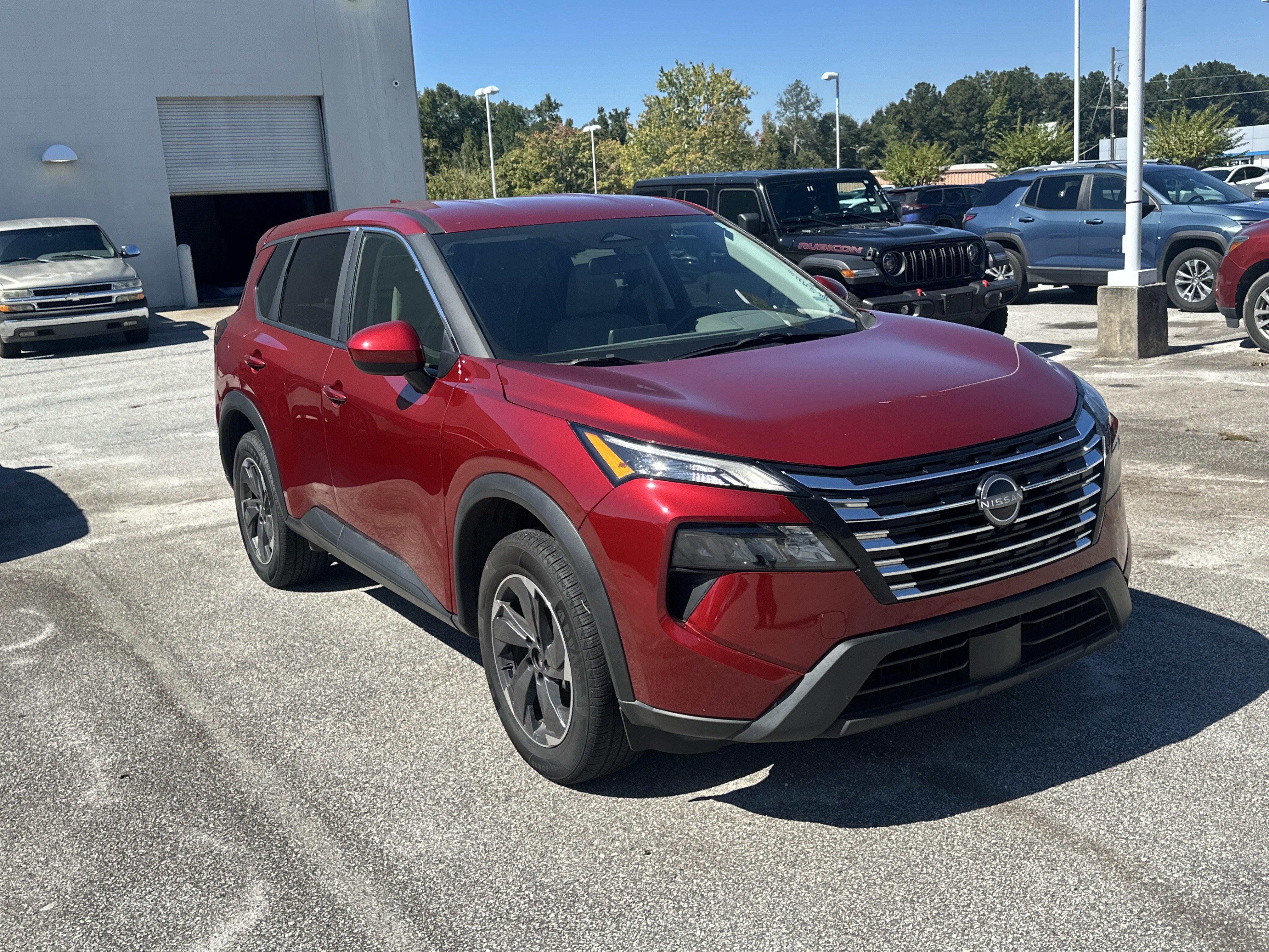 Used 2025 Nissan Rogue SV FWD image 3