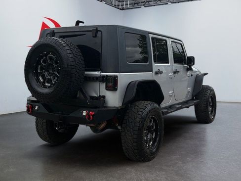 Used 2009 Jeep Wrangler Unlimited Sahara w/ Dual Top Group AWD/4WD image 6